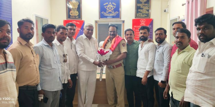 मंद्रूप पोलीस स्टेशनच्या नूतन पोलीस निरीक्षकांचा जंगी सत्कार; भाजप नेते हणमंतराव कुलकर्णी यांच्या हस्ते गौरव