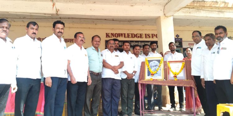 ​महात्मा फुले विद्यालय, मंद्रूप येथे ‘राष्ट्रीय विज्ञान दिन’ उत्साहात साजरा; रांगोळी स्पर्धेतून विद्यार्थ्यांचा वैज्ञानिक आविष्कार