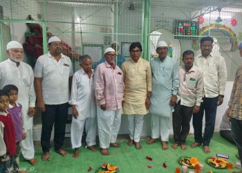 मंद्रुप: पंचायत समिती सदस्य मळसिद्ध मुगळे साहेब यांच्याकडून इफ्तार पार्टीचे आयोजन; हिंदू-मुस्लिम ऐक्याचा संदेश!