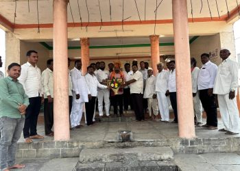 рдХрд░реНрдирд╛рдЯрдХ рд╕рд░рдХрд╛рд░рдЪрд╛ ‘рдХрдиреНрдирдб рдЬрд╛рдирдкрдж рд▓реЛрдХрдХрд▓рд╛’ рдкреБрд░рд╕реНрдХрд╛рд░ рдорд┐рд│рд╛рд▓реНрдпрд╛рдмрджреНрджрд▓ рджреЗрд╡реЗрдВрджреНрд░ рдЧреЛрдВрдзрд│реА рдпрд╛рдВрдЪрд╛ рдЧреМрд░рд╡”