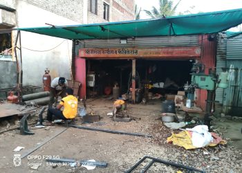 मंद्रूप येथील श्री गणेश वेल्डिंग व फॅब्रिकेशनच्या वतीने बळीराजासाठी प्रगत आणि भक्कम शेती अवजारांची निर्मिती करण्यात येत आहे.